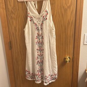 Willow & clay white dress with embroidery flowers size large